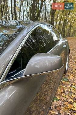 Лифтбек Tesla Model S 2015 в 
