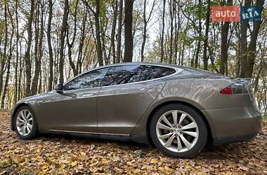Лифтбек Tesla Model S 2015 в 