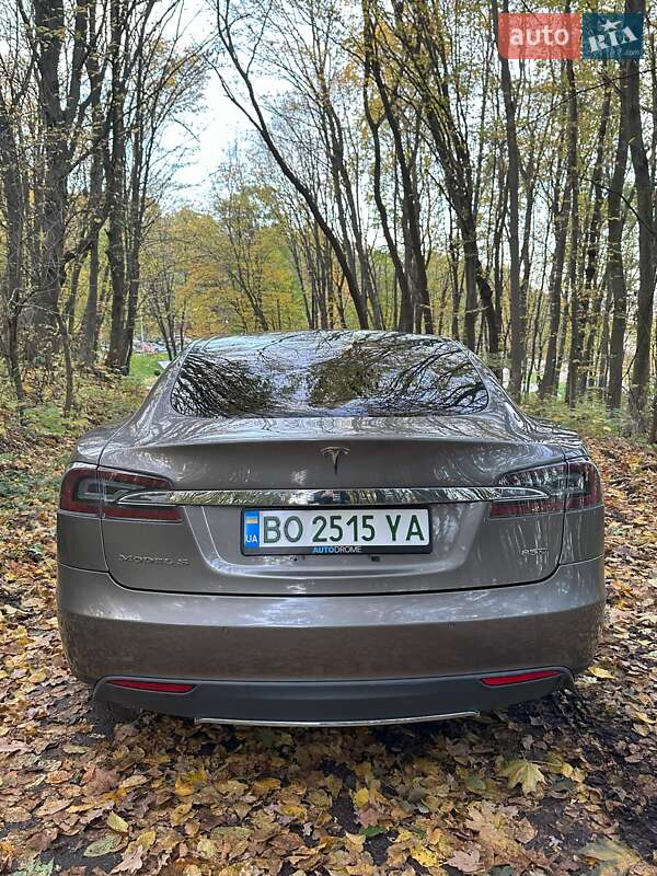 Ліфтбек Tesla Model S 2015 в Тернополі