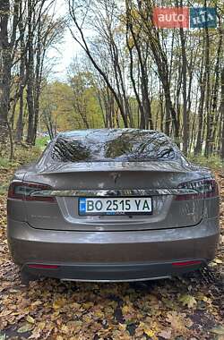 Лифтбек Tesla Model S 2015 в 