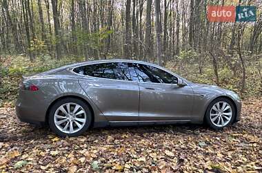 Лифтбек Tesla Model S 2015 в 
