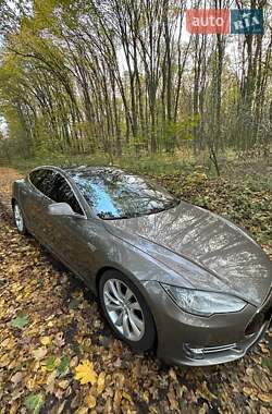 Лифтбек Tesla Model S 2015 в 