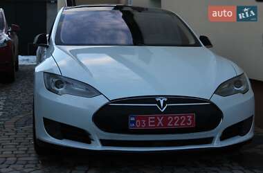 Лифтбек Tesla Model S 2016 в Львове