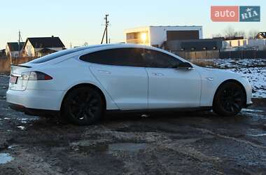 Лифтбек Tesla Model S 2016 в Львове