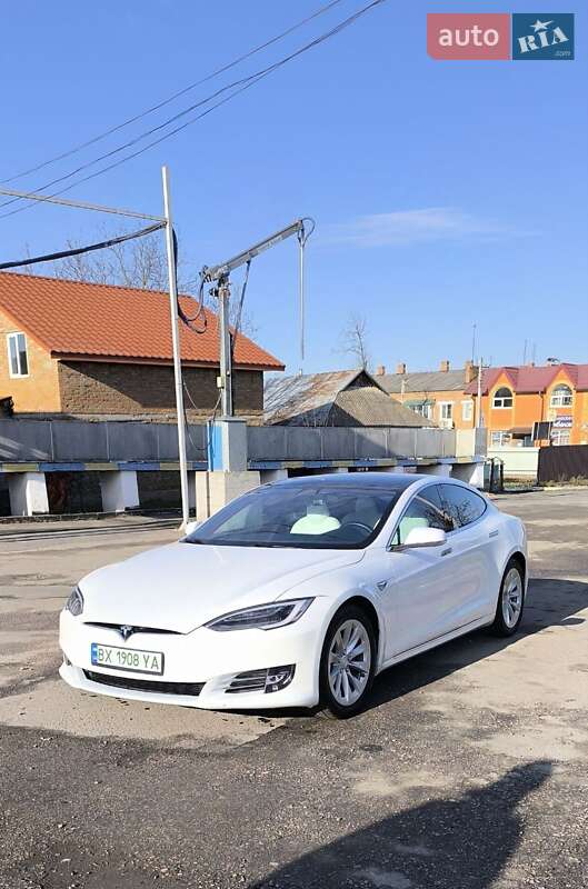 Лифтбек Tesla Model S 2019 в Хмельницком