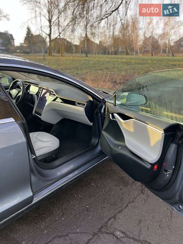 Ліфтбек Tesla Model S 2013 в Рівному