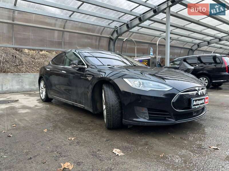 Ліфтбек Tesla Model S 2015 в Києві