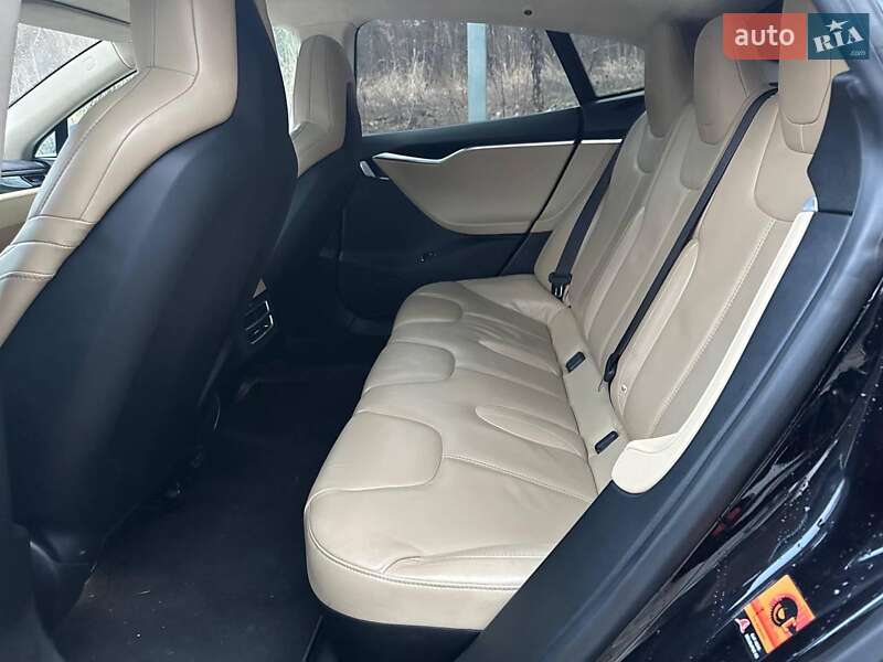 Ліфтбек Tesla Model S 2015 в Києві