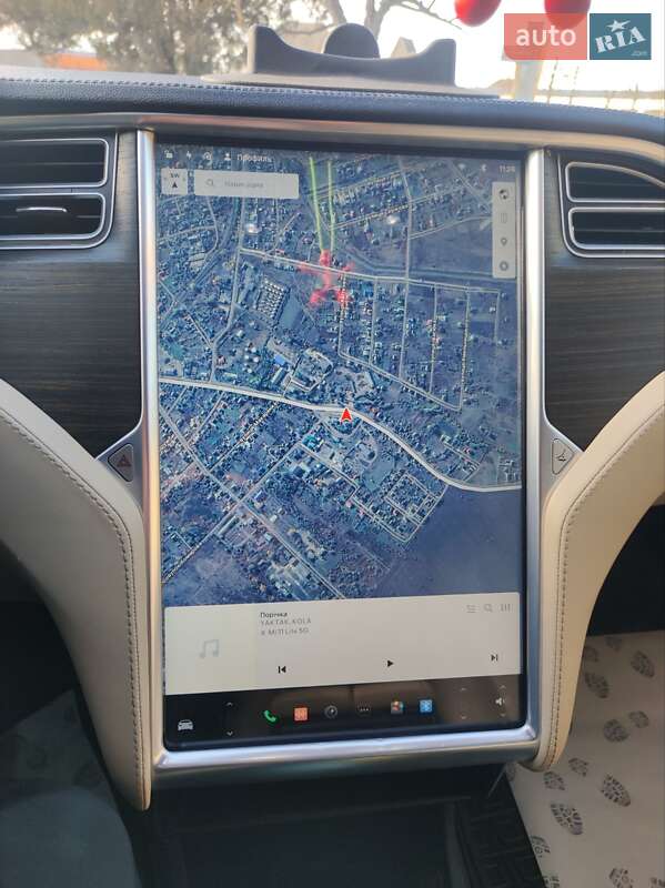 Лифтбек Tesla Model S 2014 в Новоселице