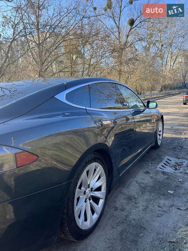 Tesla Model S 2012