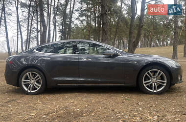 Лифтбек Tesla Model S 2015 в 