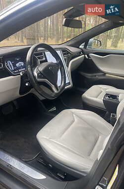 Лифтбек Tesla Model S 2015 в 