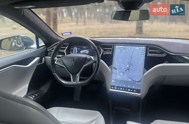 Лифтбек Tesla Model S 2015 в 