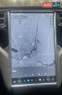 Лифтбек Tesla Model S 2015 в 