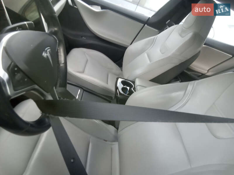 Лифтбек Tesla Model S 2017 в Львове