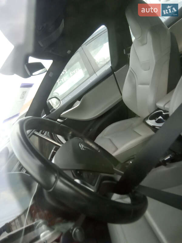 Лифтбек Tesla Model S 2017 в Львове