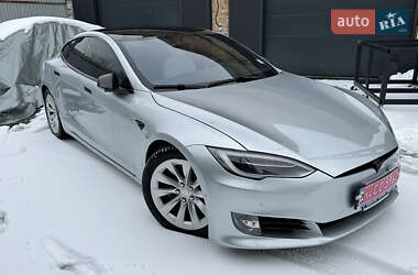 Лифтбек Tesla Model S 2017 в 
