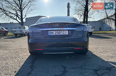 Ліфтбек Tesla Model S 2013 в 