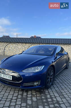 Лифтбек Tesla Model S 2015 в Львове