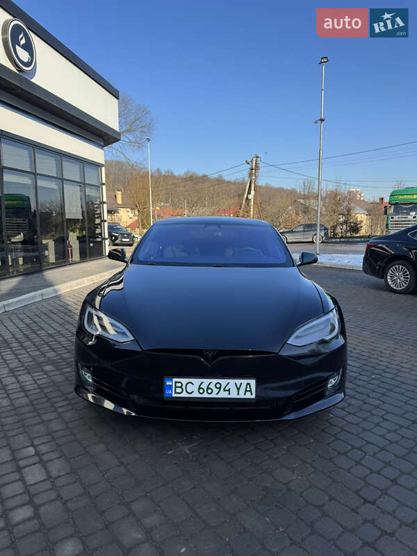 Ліфтбек Tesla Model S 2018 в Львові