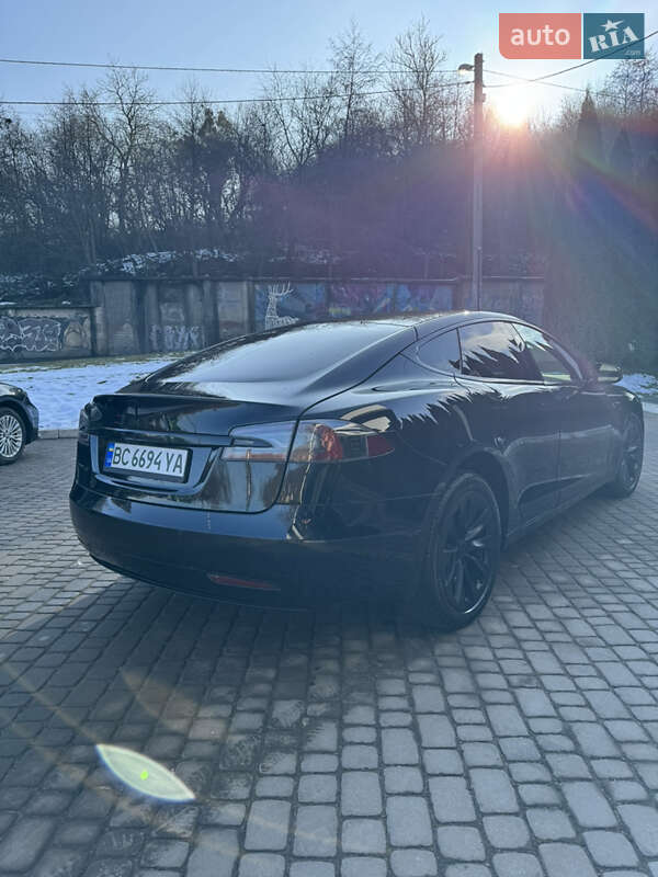 Лифтбек Tesla Model S 2018 в Львове