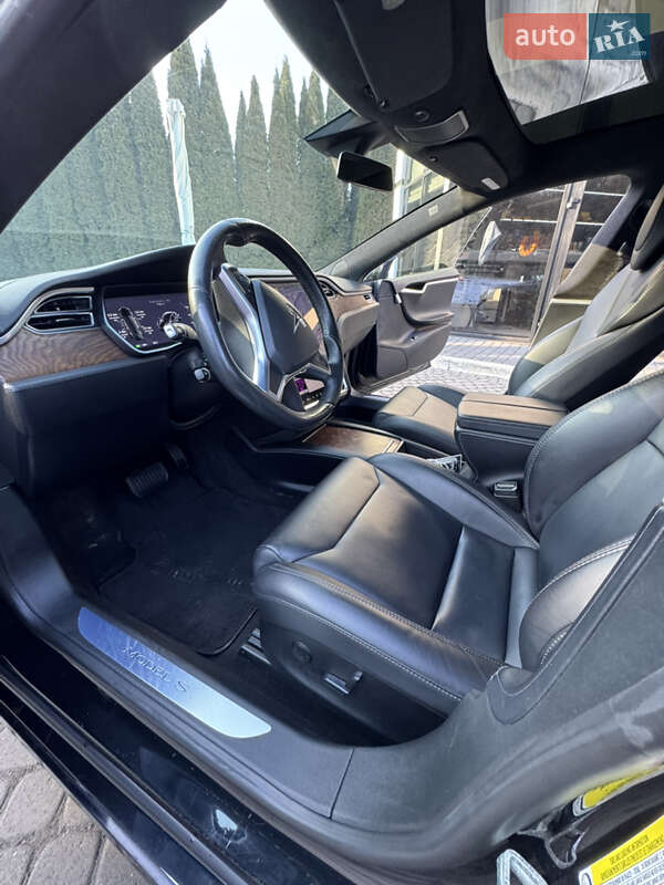 Лифтбек Tesla Model S 2018 в Львове