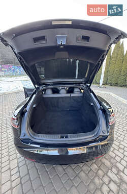 Лифтбек Tesla Model S 2018 в Львове