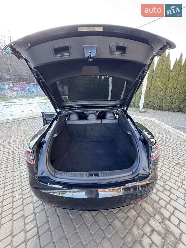 Лифтбек Tesla Model S 2018 в Львове