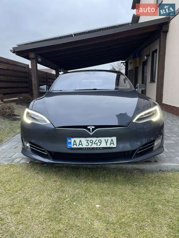 Лифтбек Tesla Model S 2016 в Киеве