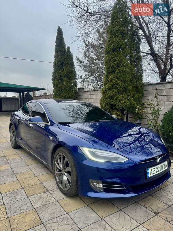 Ліфтбек Tesla Model S 2017 в Кам'янському