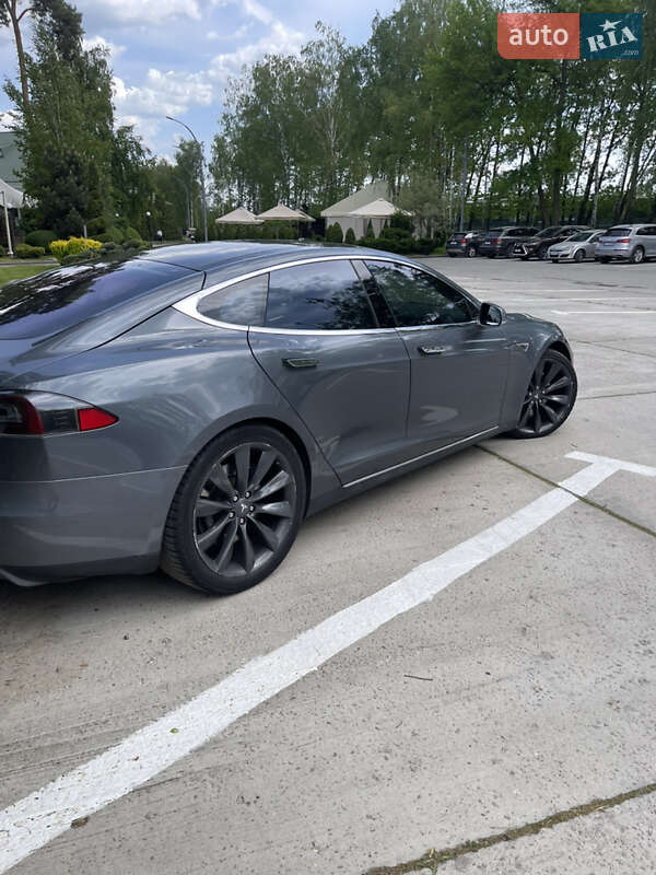 Ліфтбек Tesla Model S 2013 в Києві