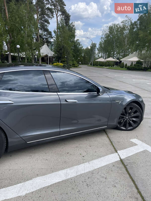 Ліфтбек Tesla Model S 2013 в Києві