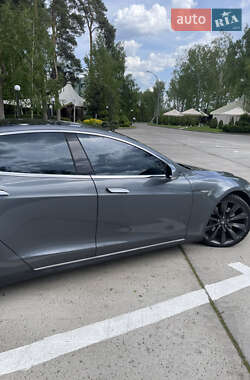 Лифтбек Tesla Model S 2013 в 