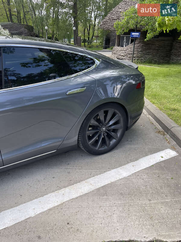 Ліфтбек Tesla Model S 2013 в Києві
