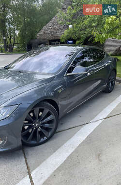 Лифтбек Tesla Model S 2013 в 