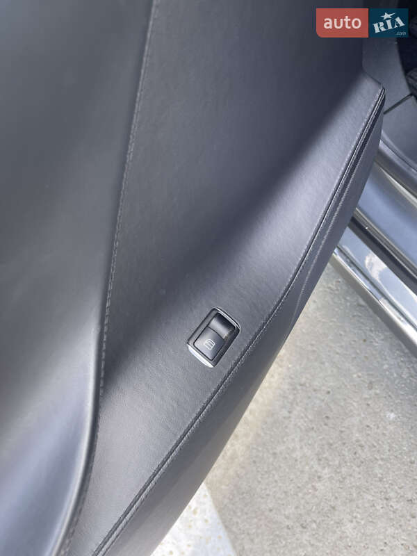 Ліфтбек Tesla Model S 2013 в Києві