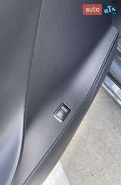 Лифтбек Tesla Model S 2013 в 