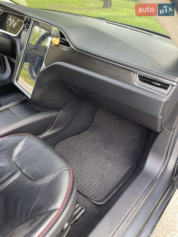 Ліфтбек Tesla Model S 2013 в Києві