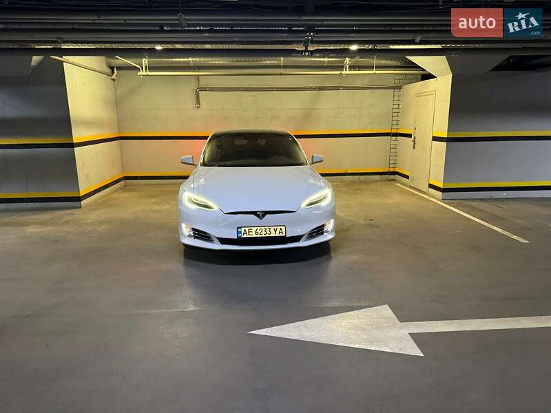 Лифтбек Tesla Model S 2016 в Днепре