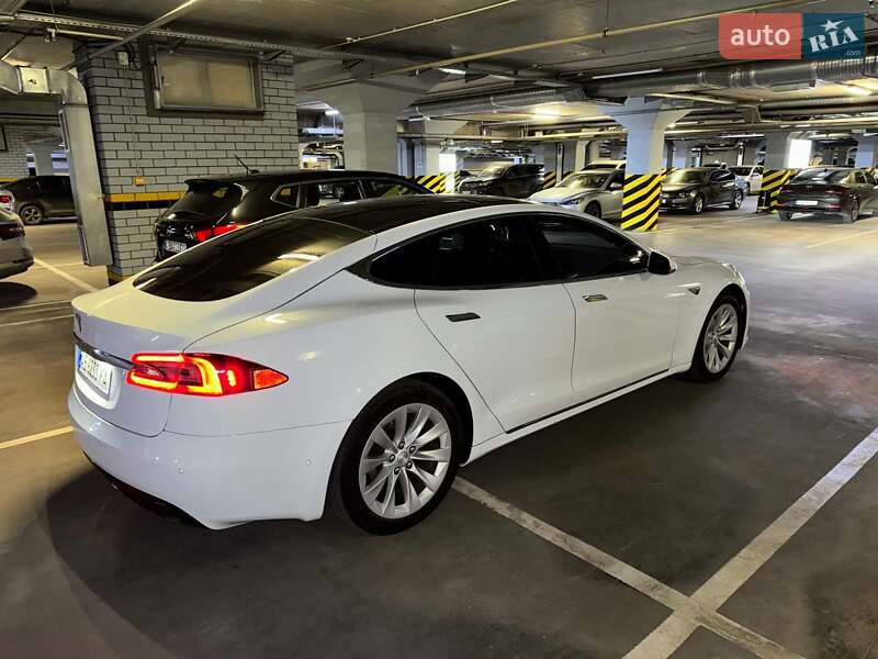 Лифтбек Tesla Model S 2016 в Днепре