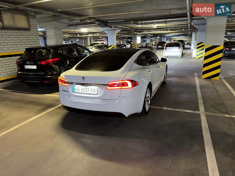 Лифтбек Tesla Model S 2016 в Днепре