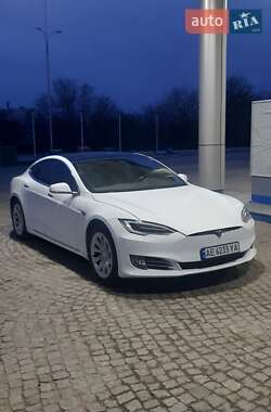 Лифтбек Tesla Model S 2016 в 