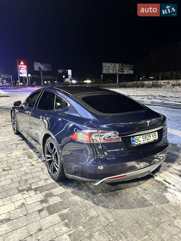 Лифтбек Tesla Model S 2014 в Львове
