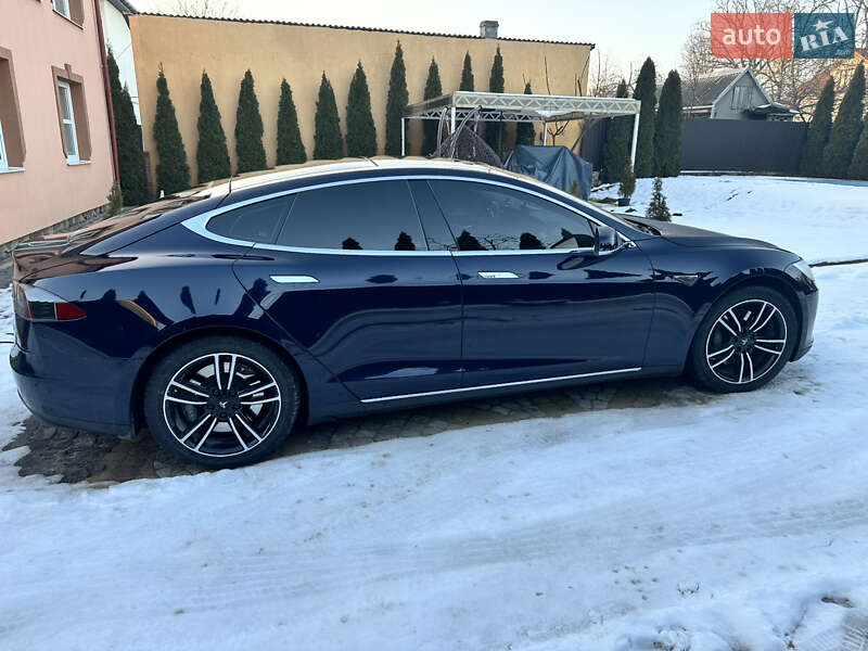 Лифтбек Tesla Model S 2014 в Львове