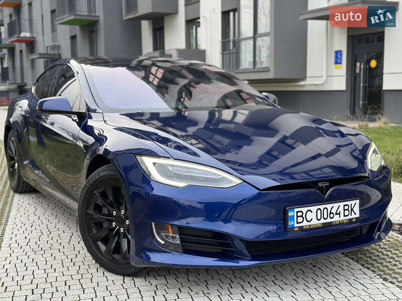 Лифтбек Tesla Model S 2018 в Львове