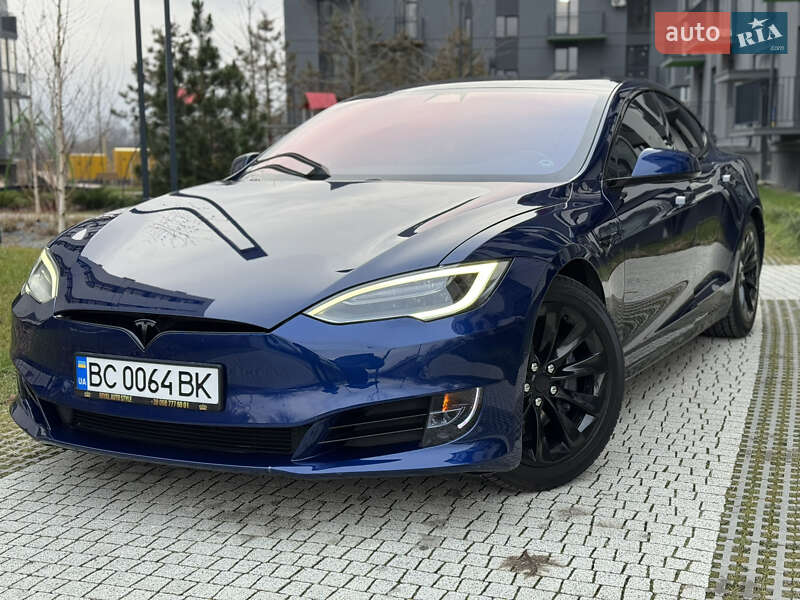 Лифтбек Tesla Model S 2018 в Львове