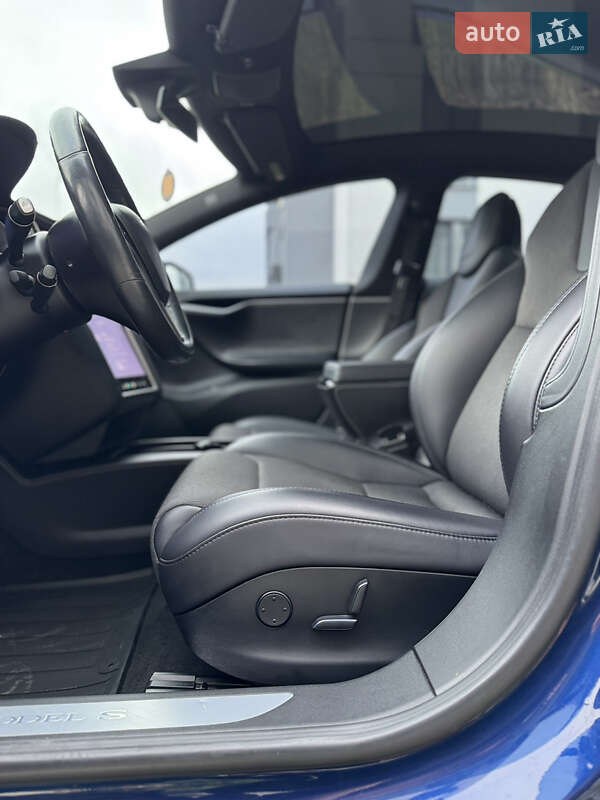 Лифтбек Tesla Model S 2018 в Львове