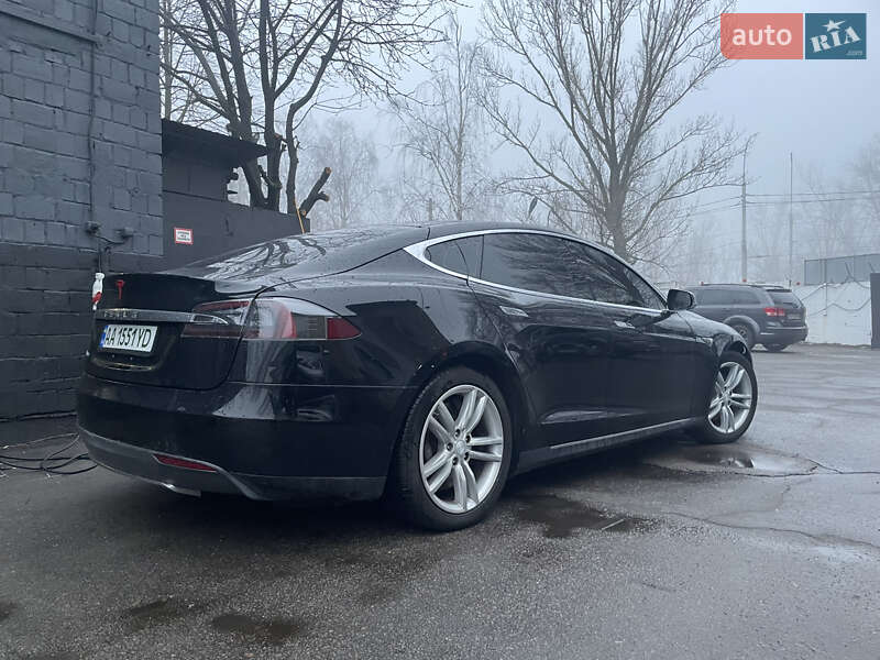 Ліфтбек Tesla Model S 2013 в Києві