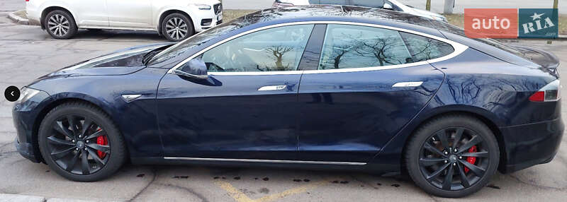 Tesla Model S 2015