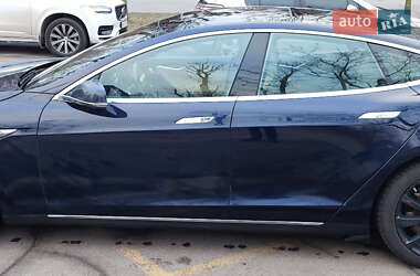 Лифтбек Tesla Model S 2015 в 